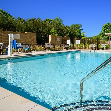 Hotel Courtyard By Marriott Raleigh Cary Crossroads Esterno foto