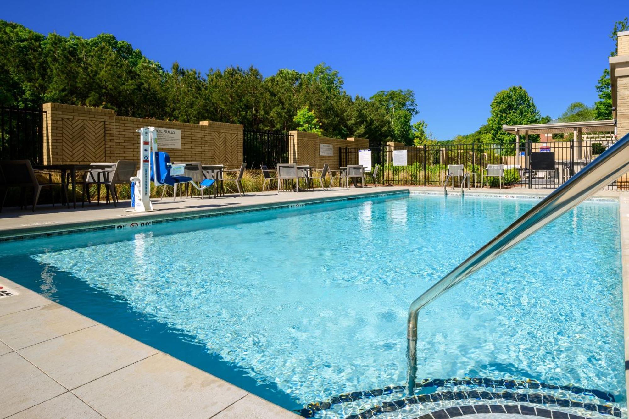 Hotel Courtyard By Marriott Raleigh Cary Crossroads Esterno foto